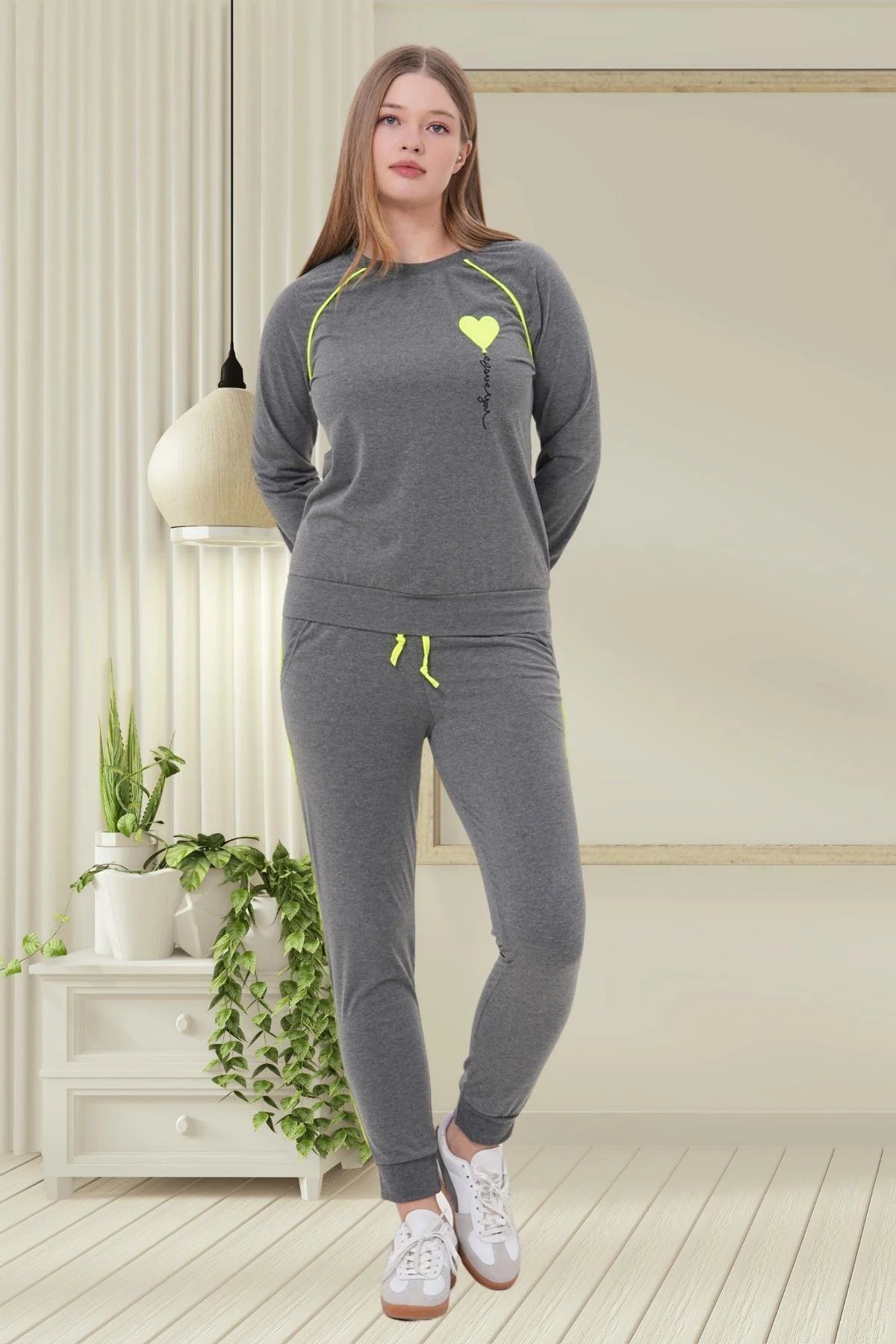 Kalp Desenli Yandan Çizgili Spor Pijama Takımı Füme - 6200