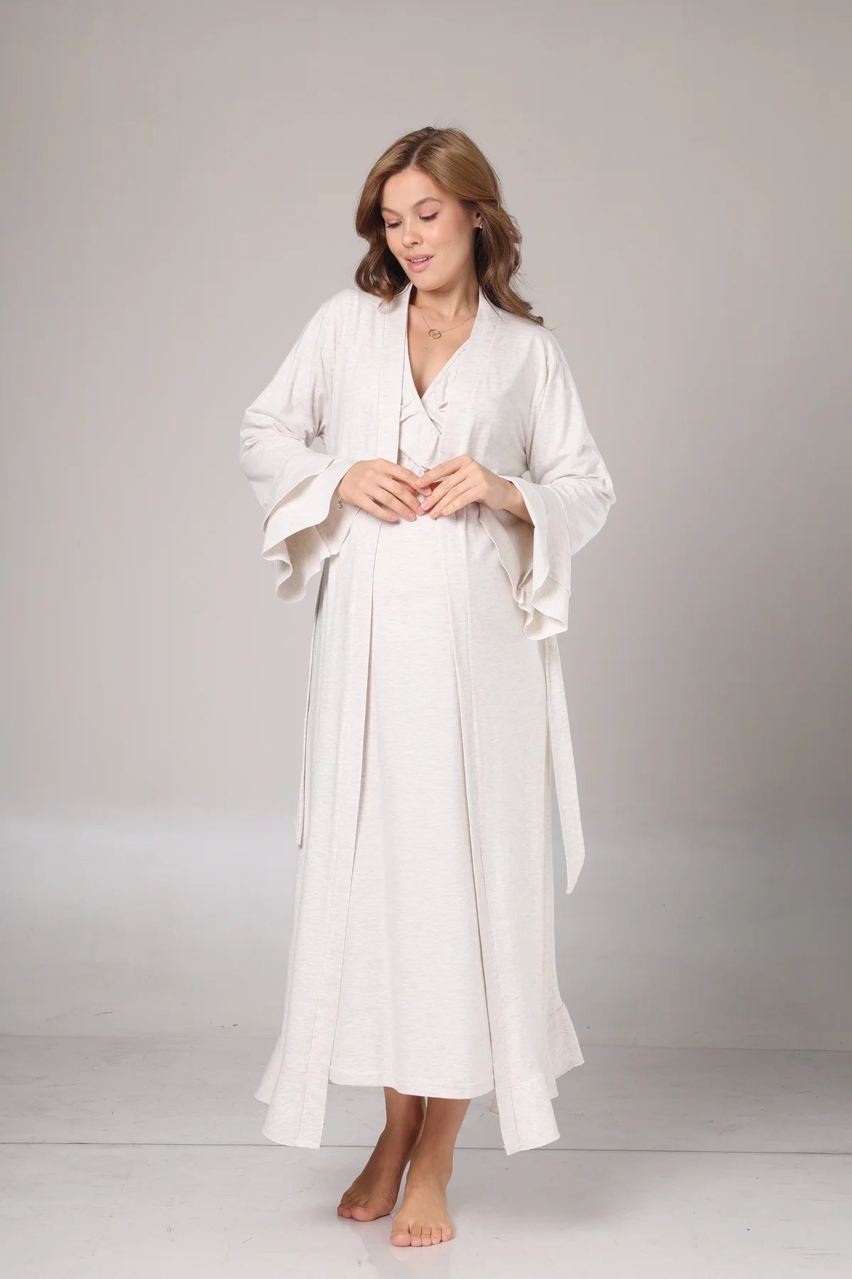 Uzun Kollu Yumuşak Dokulu Kruvaze Sabahlıklı Lohusa Hamile Gecelik Takımı  Bej Melanj-1026