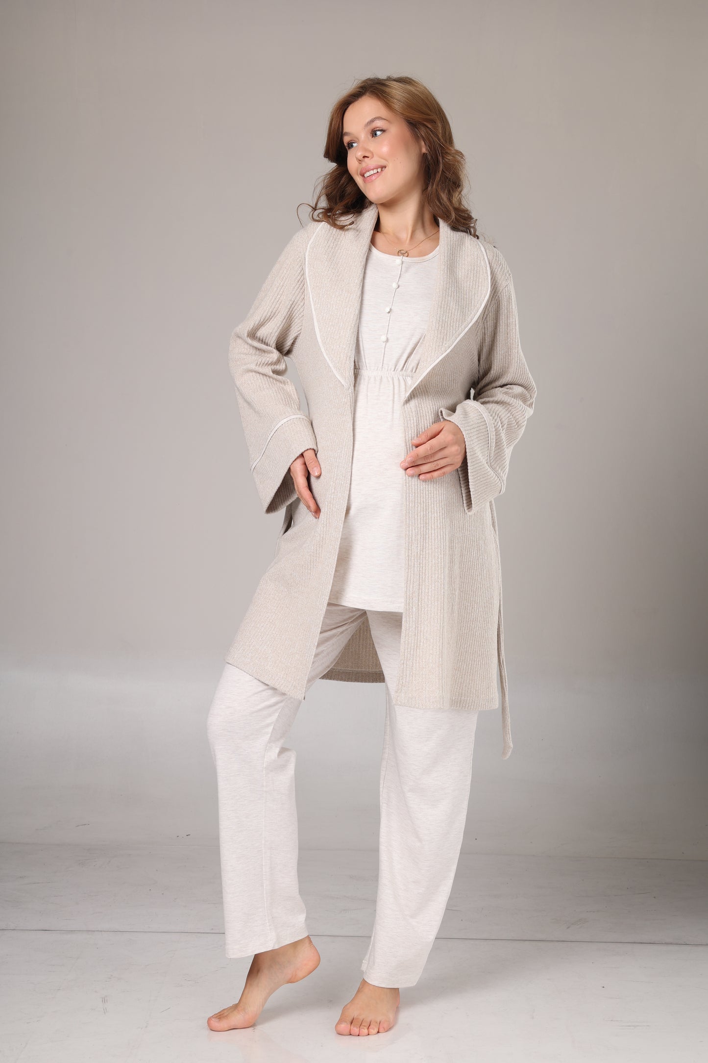 Yumuşak Dokulu Triko Sabahlıklı Emzirme Düğmeli Pijama Takımı Bej - 1002