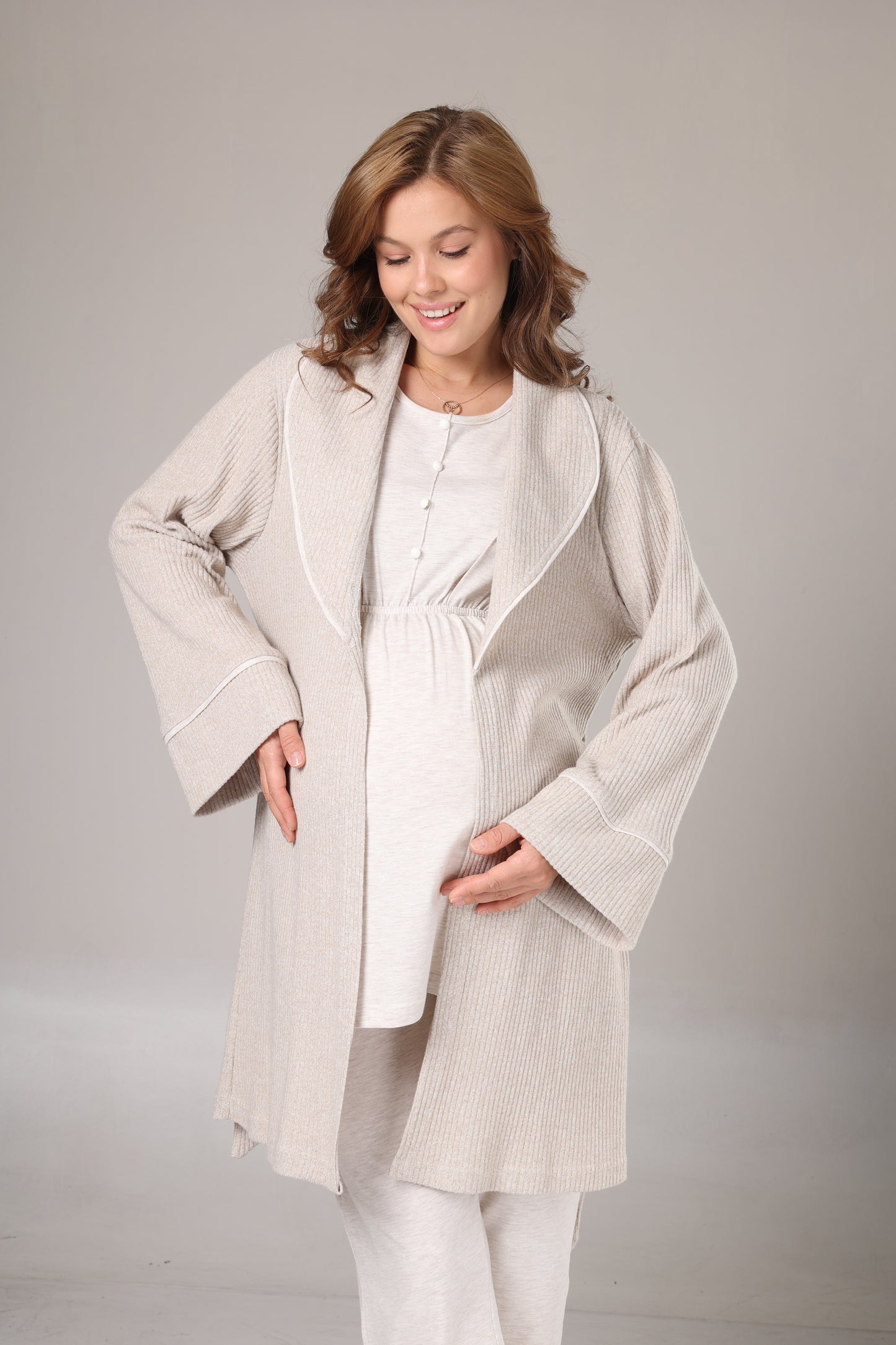 Yumuşak Dokulu Triko Sabahlıklı Emzirme Düğmeli Pijama Takımı Bej - 1002