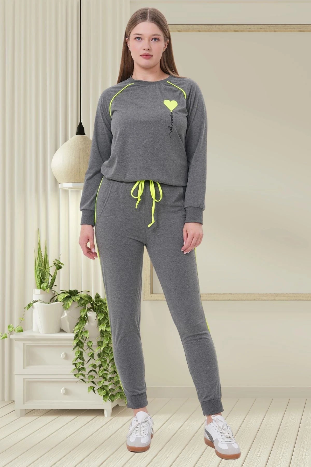 Kalp Desenli Yandan Çizgili Spor Pijama Takımı Füme  - 6200